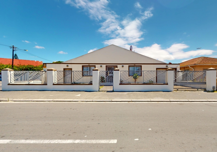 4 Bedroom Property for Sale in Balvenie Western Cape